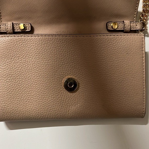 MICHAEL KORS ENVELOPE CHAIN WALLET ACCORDIAN STYLE CROSSBODY PURSE - Picture 5 of 8